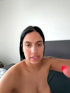 LaPetiteKim live sex cam