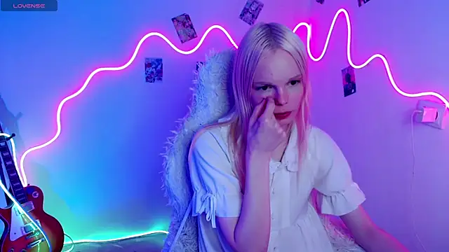 Emily_Nyaffee live sex cam