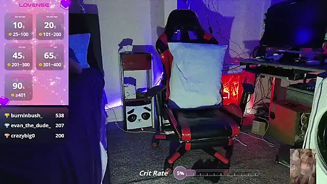 Blondiewithanass live sex cam