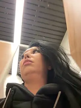Tisha_Busty live sex cam