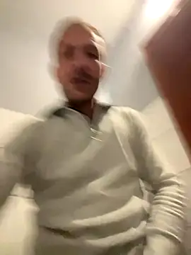 Adventurehotman live sex cam