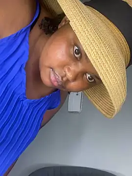 Curveysinaa live sex cam