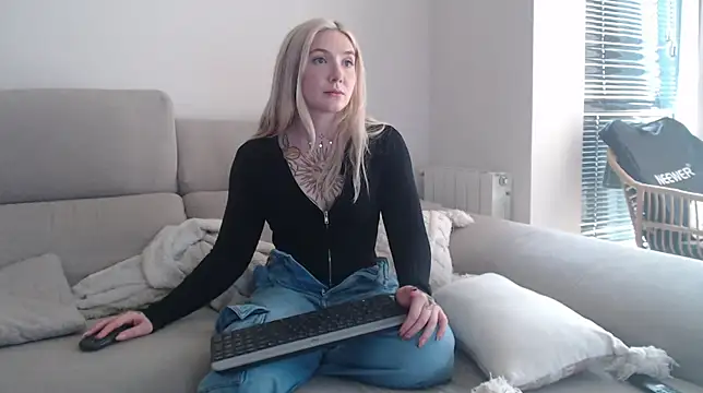 tattoobbgirl live sex cam