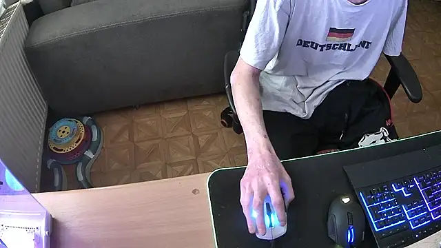 DerGeileLoveboy live sex cam