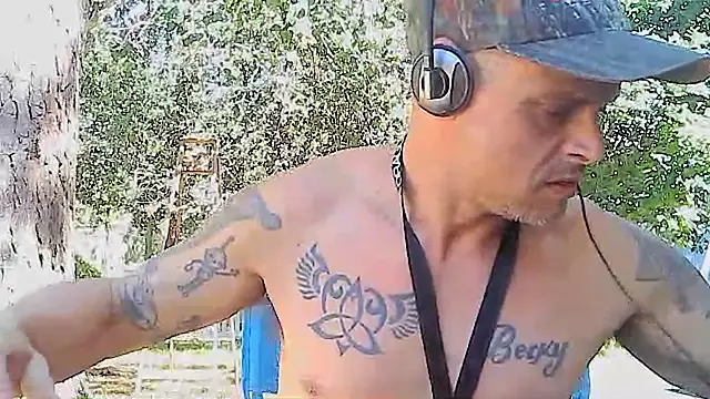 Buffshagswell live sex cam