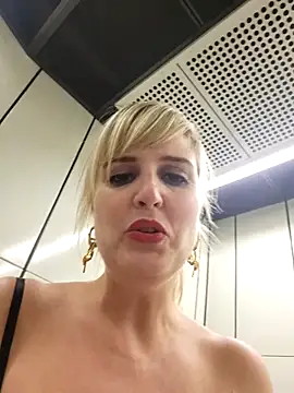 Sexybiene969 live sex cam