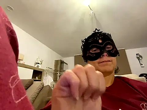 Marilou1983 live sex cam