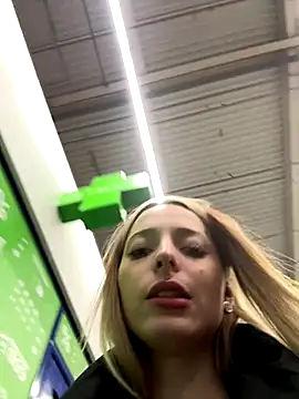 LoraaDoll live sex cam