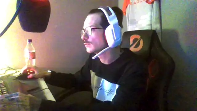 Dikklauss live sex cam