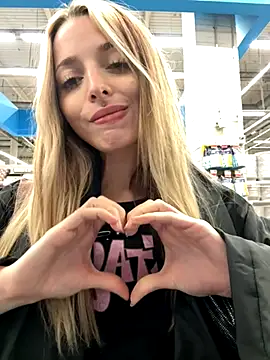 LoraaDoll live sex cam