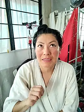 LaInsaciableIntensa live sex cam