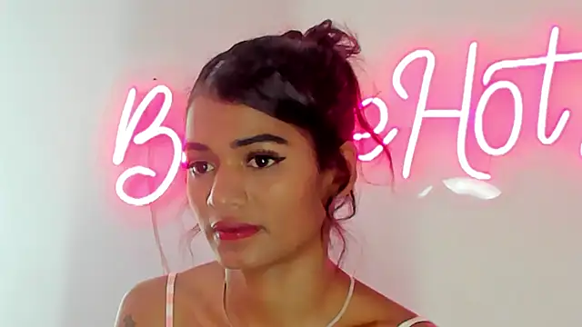 BarbieHotLaura live sex cam