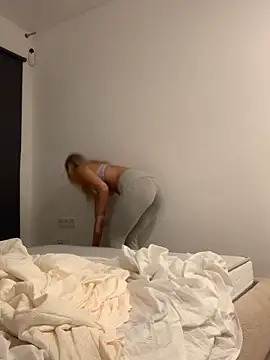 Bellablows live sex cam