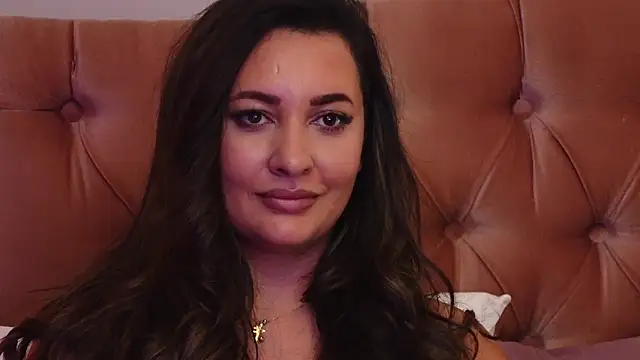 YaaraCollins live sex cam