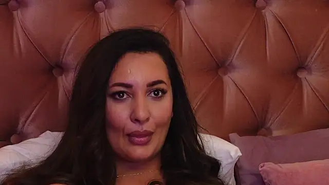 YaaraCollins live sex cam