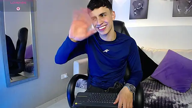 AdrianRinaldi live sex cam