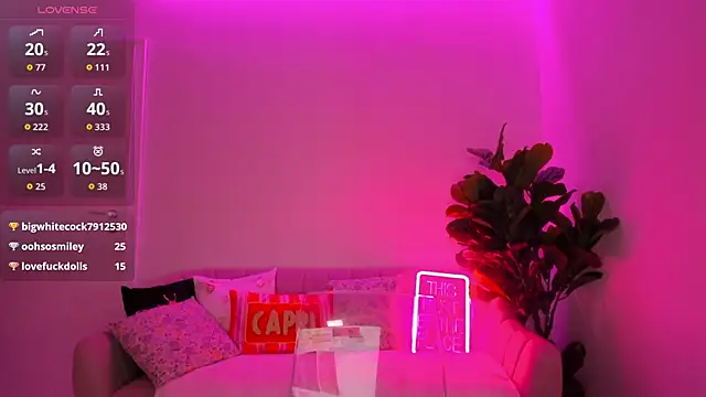 TiaBelle live sex cam