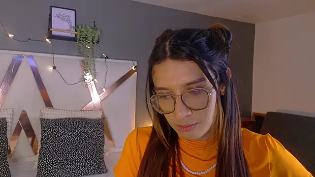 LauraaGomezz__ live sex cam