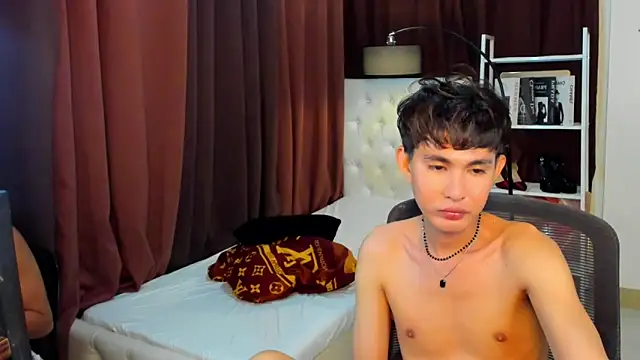 XloverXsiantwink live sex cam