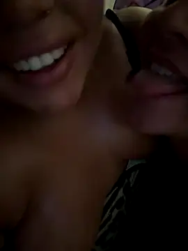LightSkinLust18 live sex cam