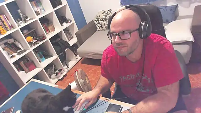 ravingr4d4's Stripchat show and profile