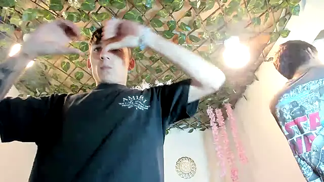 oliverhot2005 live sex cam