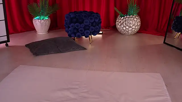 KittyCaitlin live sex cam