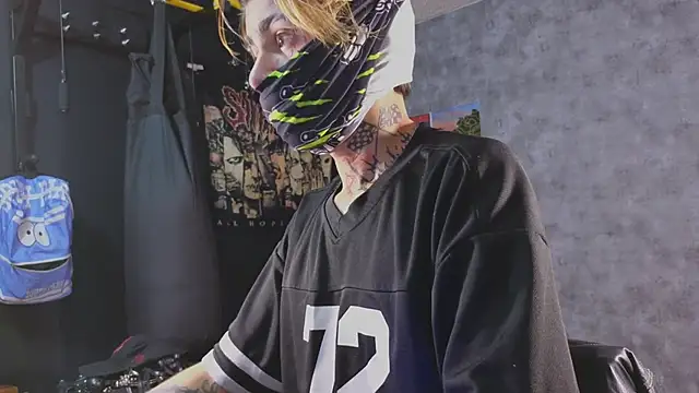 AcidMilo live sex cam