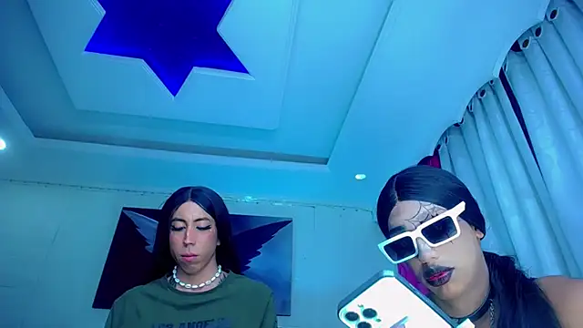 NahomiCamper live sex cam