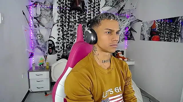 Leonard_Price live sex cam