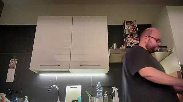theitalianbear live sex cam
