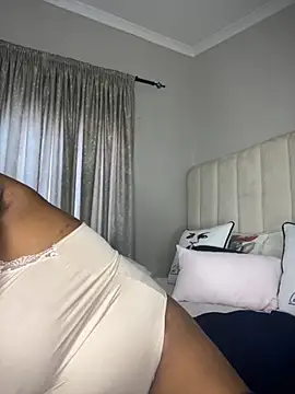 Bustygoddess32 live sex cam