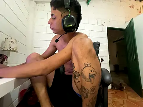 Max_TheHorseDick live sex cam