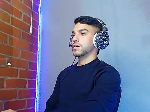 Leandro_valenzuela live sex cam