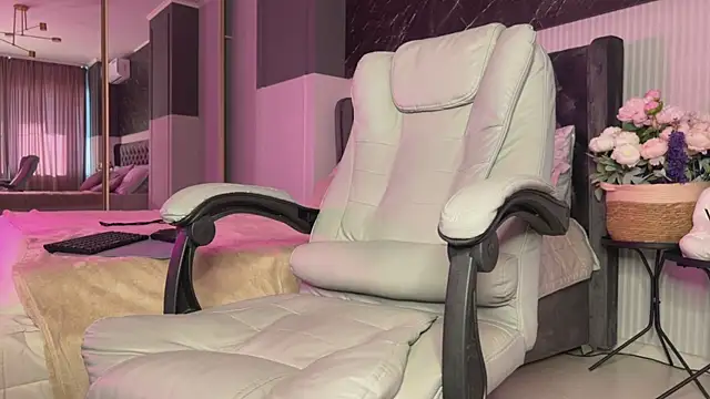 XtraHotX live sex cam