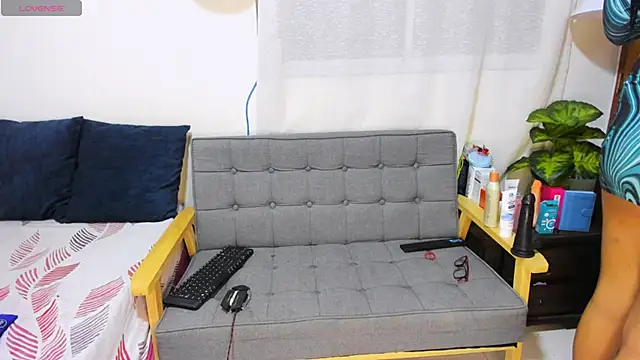 zou_quira live sex cam
