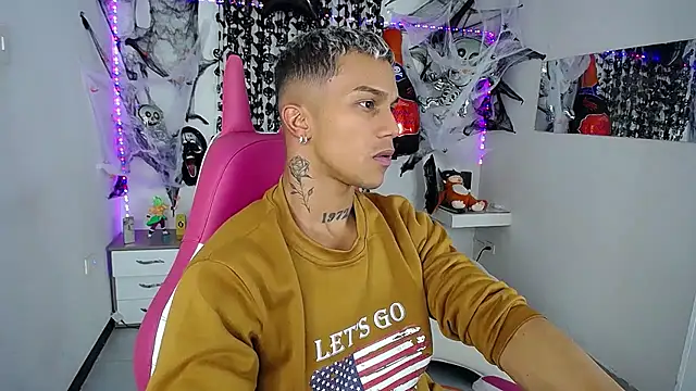 Leonard_Price live sex cam