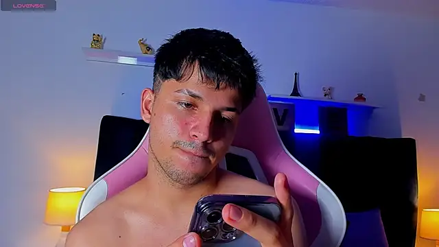 Issac_james_ live sex cam