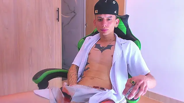 Skinny_batman live sex cam