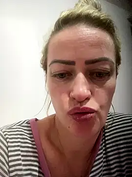 Alerquinasc live sex cam