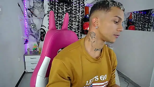 Leonard_Price live sex cam