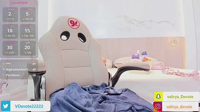 valirya_devote live sex cam