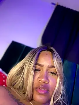riri_brunnete live sex cam