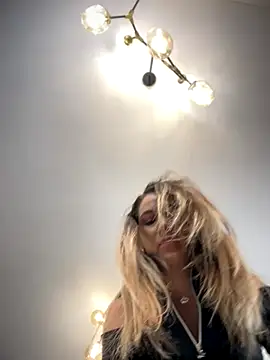 HotXMom live sex cam