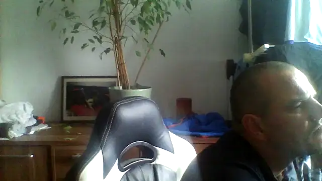 Moppi81 live sex cam