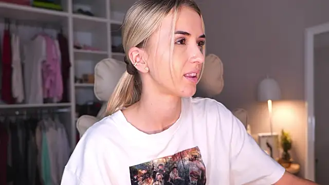 Entia live sex cam