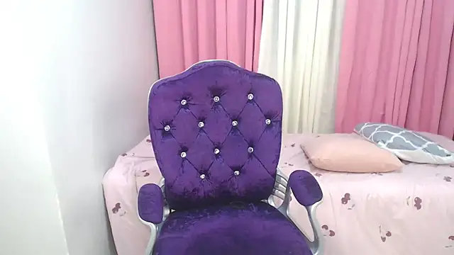 xSexynineDollx live sex cam