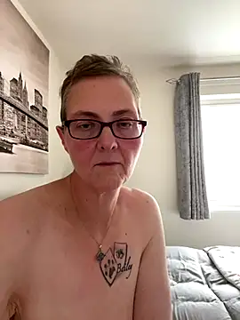 Curvy-Jinx live sex cam