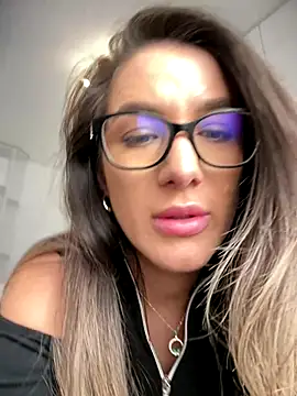 HotXMom live sex cam