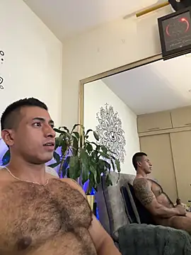 aaroncolombia live sex cam